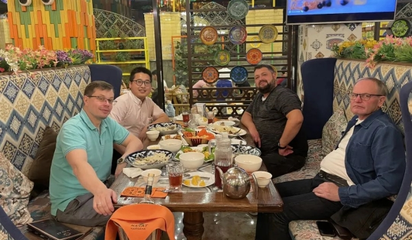 Magkahawak-kamay para sa mas magandang kinabukasan, malakas na tinutulungan ng QGM ang pagtatayo ng imprastraktura ng Russia