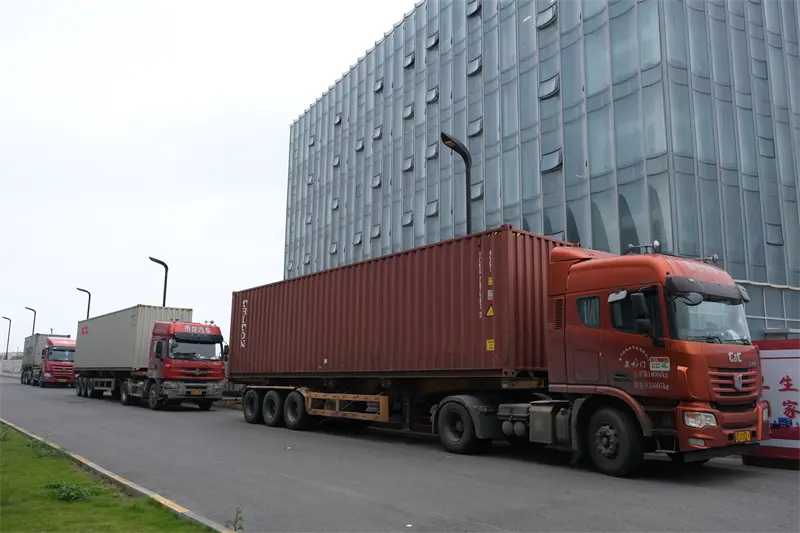 Ang mga makina ng paggawa ng qgm na ipinadala sa Gitnang Silangan, na tumutulong sa konstruksiyon ng rehiyon na kumuha ng bagong paglukso pasulong