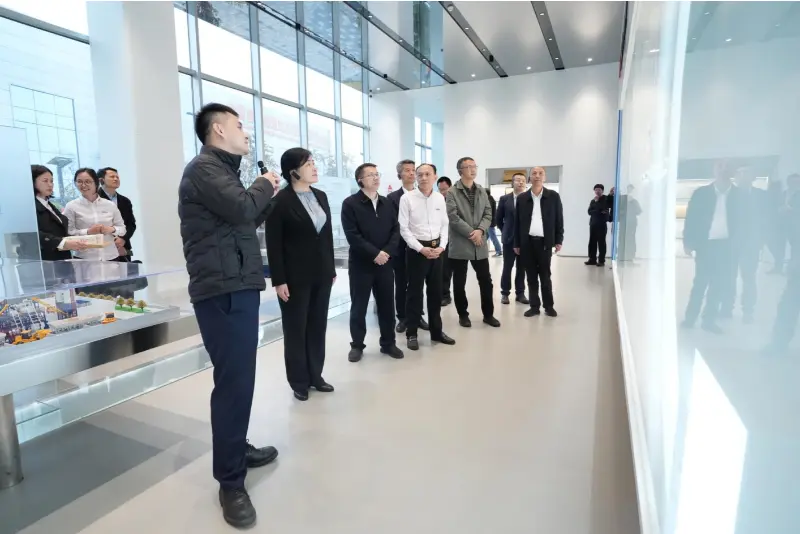 Si G. Liu Min, Deputy Director-General ng Bureau of Private Economy sa National Development and Reform Commission (NDRC), at ang kanyang delegasyon ay bumisita sa Quangong Machinery Co., Ltd. para sa isang inspeksyon at research tour.