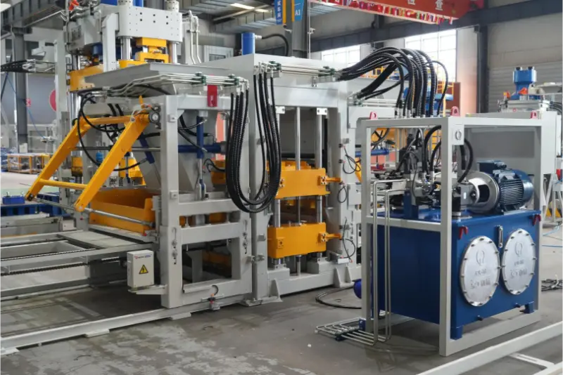 Pagpapalakas sa industriya ng ladrilyo at tile sa pamamagitan ng matalinong pagmamanupaktura: Ang linya ng produksyon ng laryo ng Zenith QT10 ay muling hinuhubog ang tanawin ng berdeng produksyon.