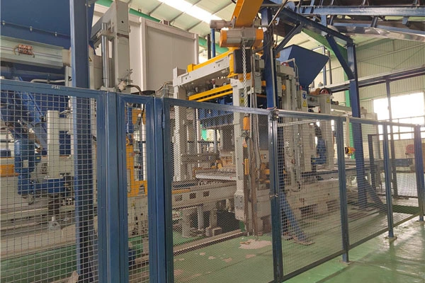 Zenith1500-2 Concrete Block Machine Project Inilagay sa Operasyon, Tumutulong sa Mali Municipal Construction